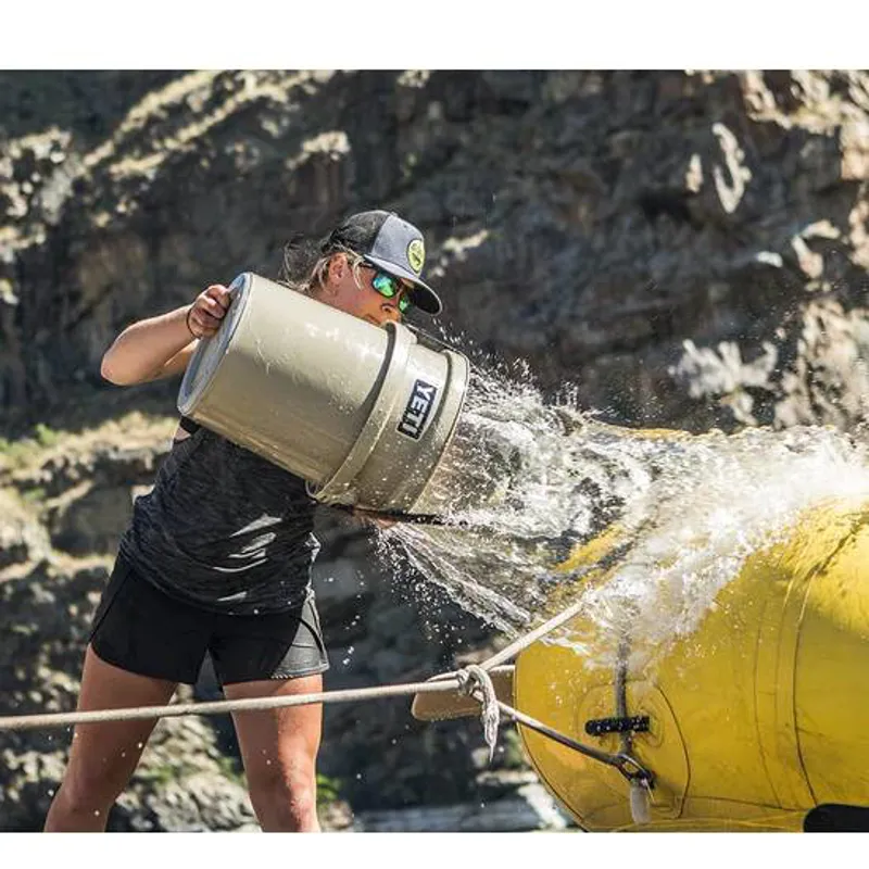 Yeti Loadout Bucket Charcoal-3